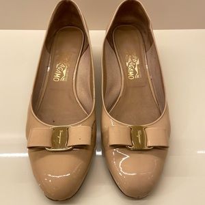 Salvatore ferragamo vara pump